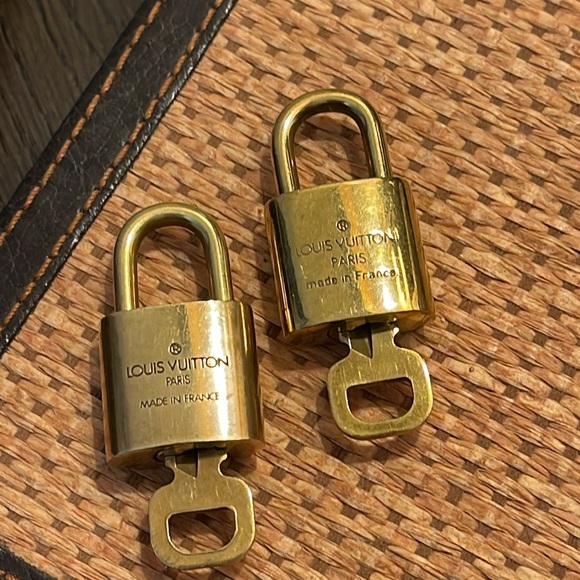 Lot of 2 Authentic Louis Vuitton Lock and Key Sets  #319 and #320 - Picture 3 of 13